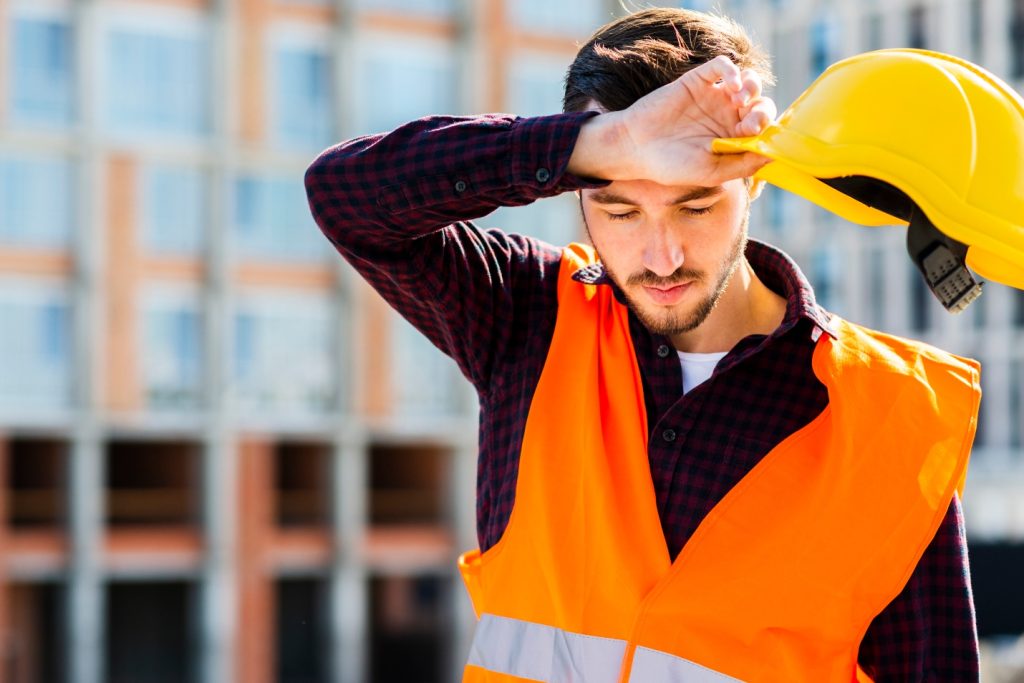 En California buscan proteger a trabajadores de espacios cerrados del calor extremo Calor extremo California